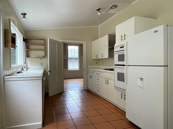 5th image of 24 Cazneau Ave