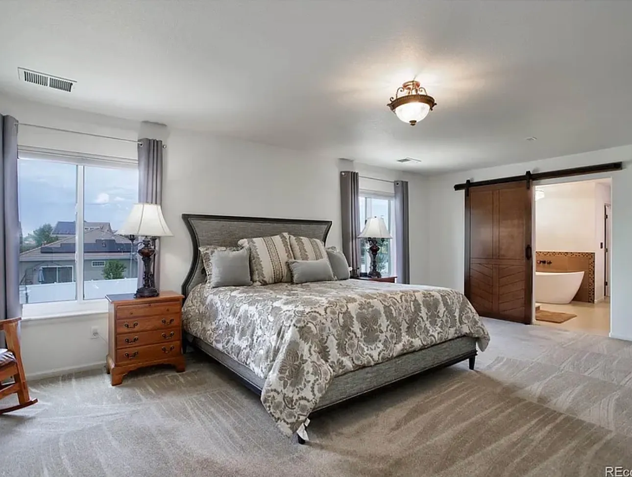 4 bed, 5132 sqft, $4,200 — Photo 3
