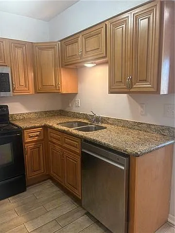 2 bed, 1.5 bath, 1000 sqft, $1,400 — Photo 2