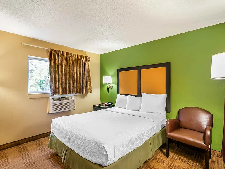 Studio Suite - 1 Queen Bed