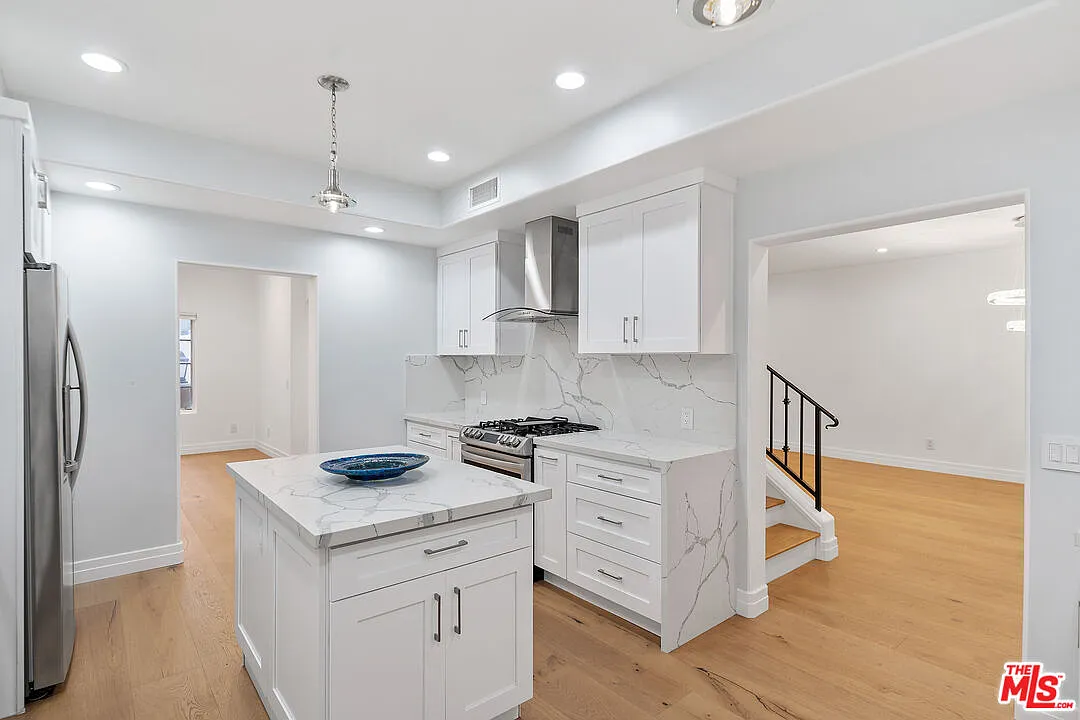 2 bed, 2.5 bath, 1875 sqft, $6,800 — Photo 1