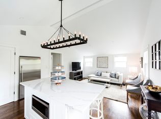 66 Pine St APT 2, Southampton, NY 11968