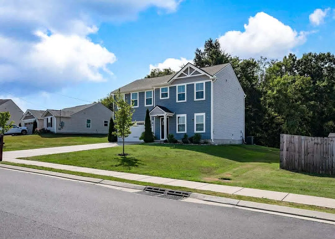 4 bed, 2028 sqft, $2,500 — Photo 3