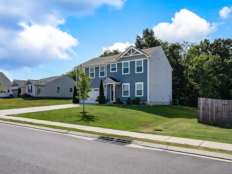 219 Nottingham Ln — Photo 3