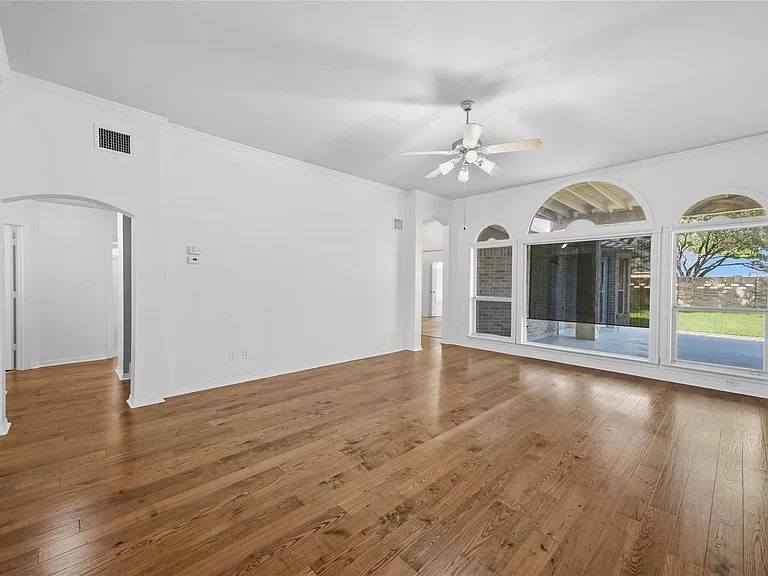 1511 Baldridge Ln — Photo 3
