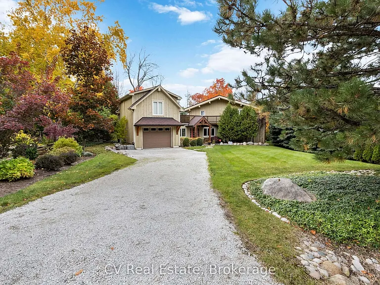 156 Chamonix Cres — Photo 3