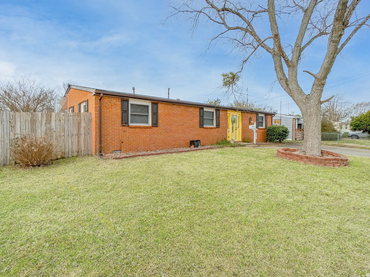 4 bed, 1665 sqft, $2,350 — Photo 2