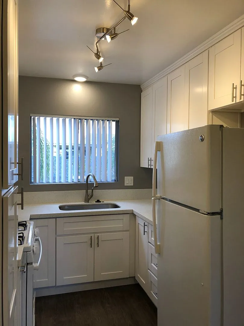 Building Photo - 4054 Highland Ave