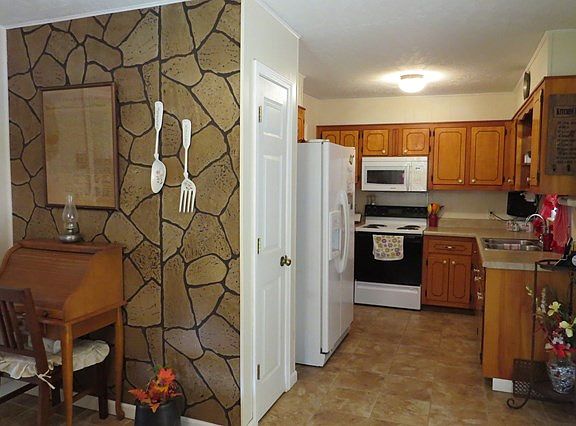 4th image of 195 Honey Ln
