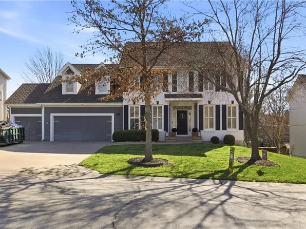 5827 Manor Ln, Parkville, MO 64152