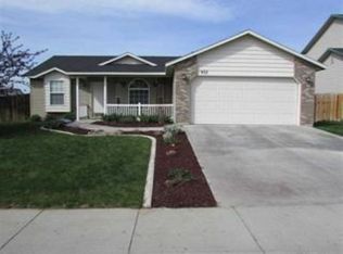 932 W Oakmont Ave, Nampa, ID 83686