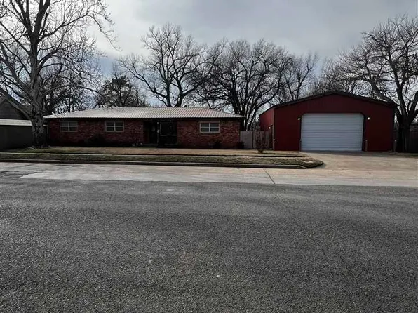 316 S Broadway St, Carnegie, OK 73015