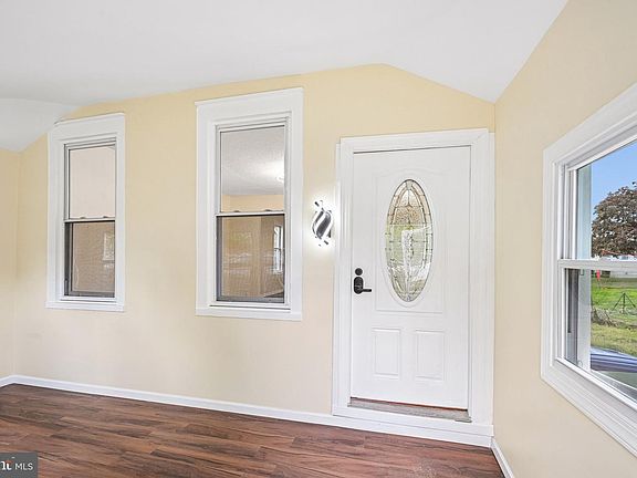 5th image of 523 W 5th St