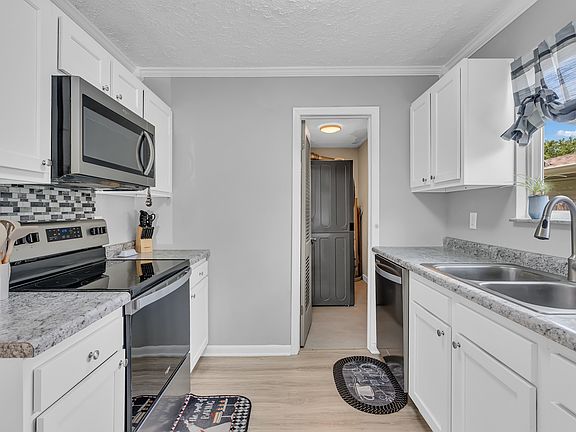 5th image of 3746 S Walcott St