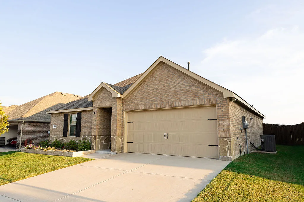 3 bed, 1453 sqft, $2,495 — Photo 2