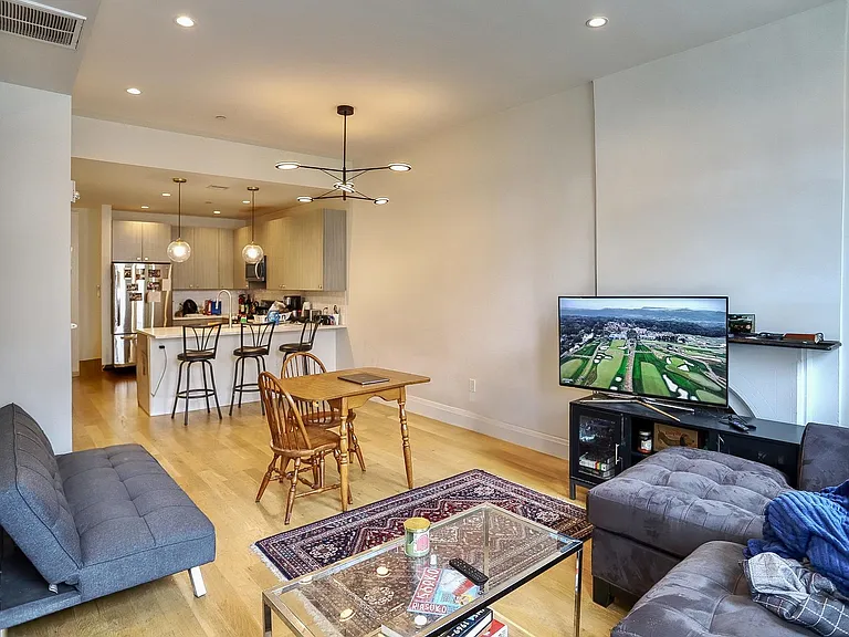 627 Washington St #1 — Photo 4
