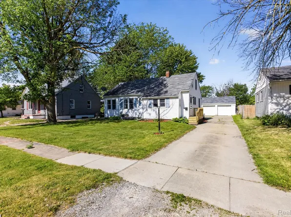 3005 Hanchett St, Saginaw, MI 48604