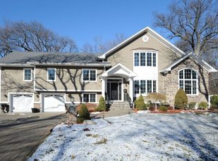 461 Arthur Ter, Paramus, NJ 07652