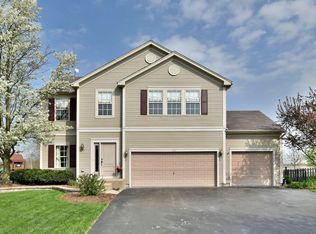 512 Gray Ave, Elburn, IL 60119