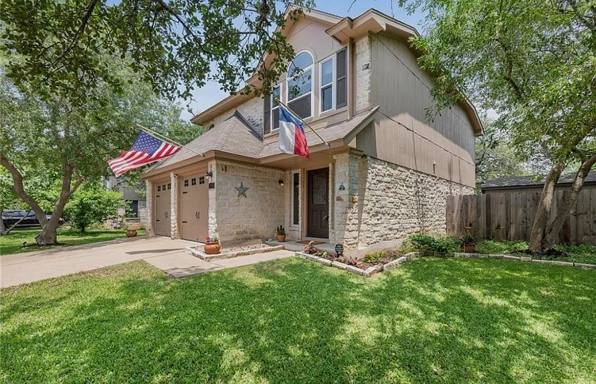 3 bed, 2.5 bath, 1763 sqft, $2,450 — Photo 1