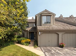 139 Waterview Ct #1077, Lake Barrington, IL 60010