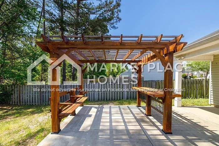2467 Newbury Ave — Photo 37