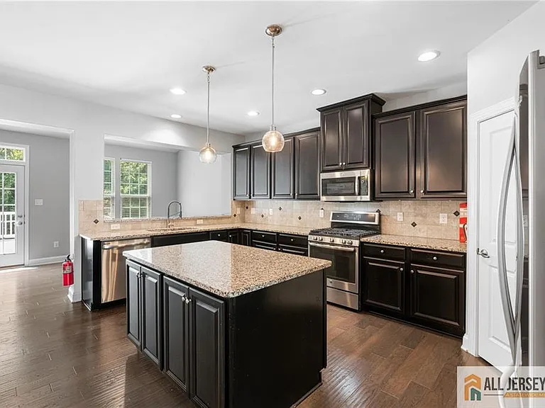 89 Isabelle Ct — Photo 14
