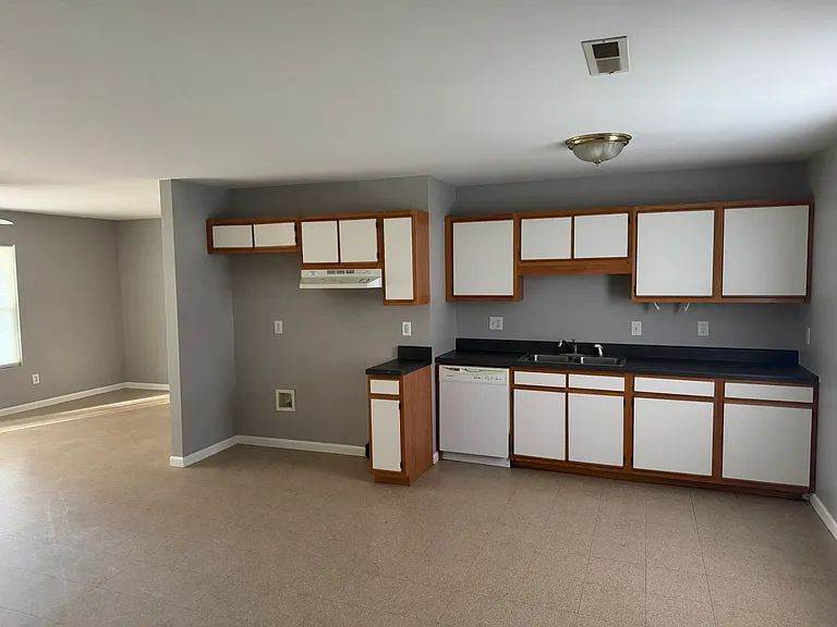 204 Armstrong Ln — Photo 11