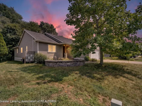 360 Winding River Dr, Williamston, MI 48895