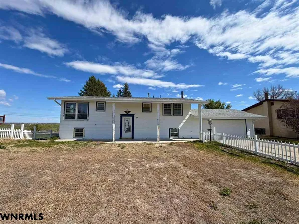 54 Ridge Dr, Gering, NE 69341
