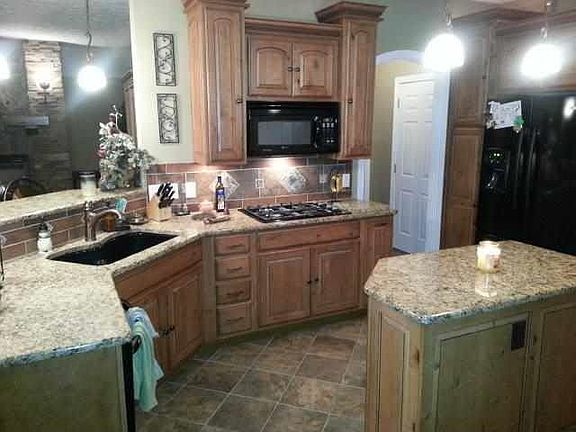 2nd image of 829 Wexford Dr