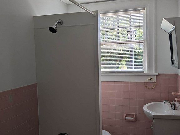 2nd image of 219 5th St NE APT 105