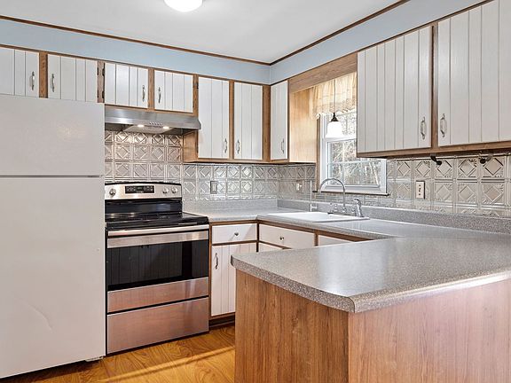 4th image of 50 Oakridge Dr