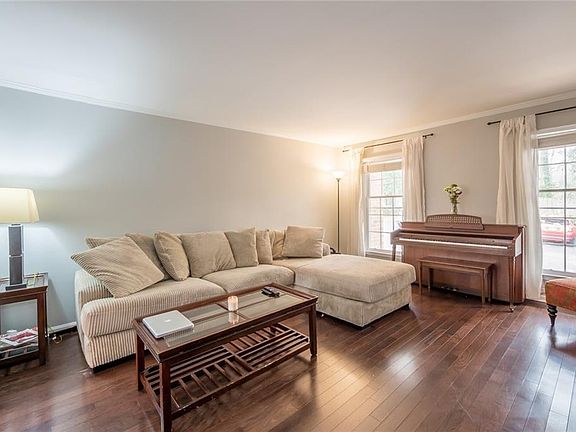 4th image of 6520 Roswell Rd Unit 49