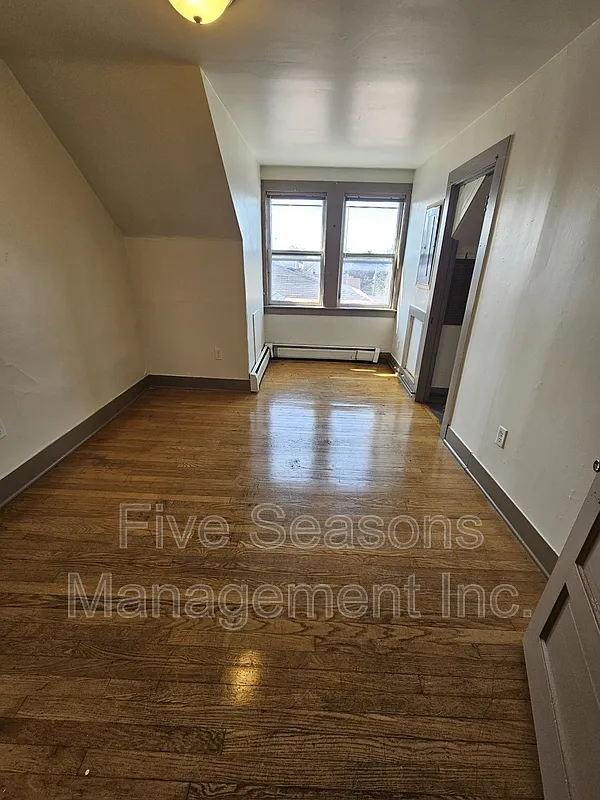 2 bed, 1.0 bath, 900 sqft, $1,800 — Photo 4