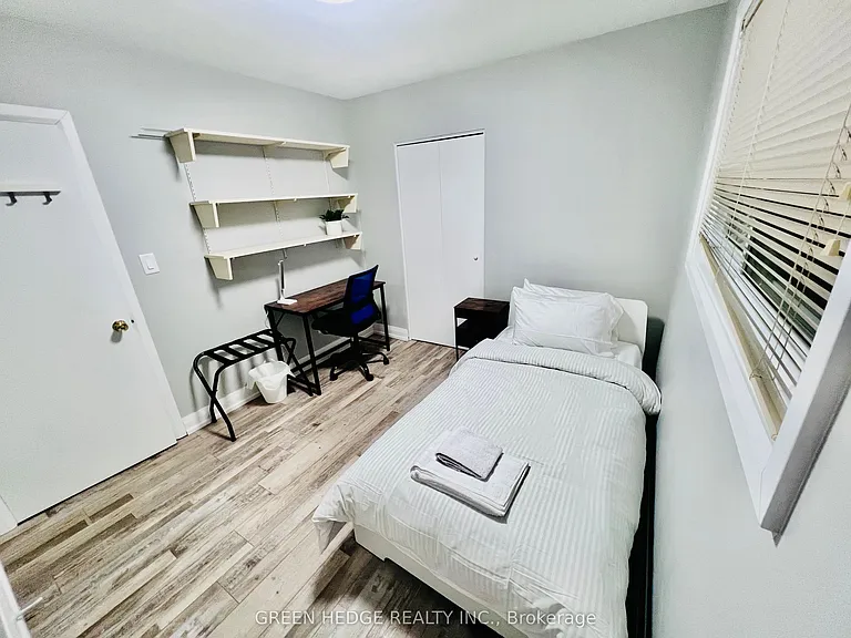 34 Stanley Ave — Photo 11