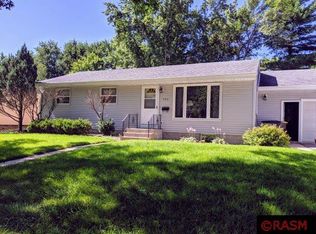 702 Upper Johnson Cir, Saint Peter, MN 56082