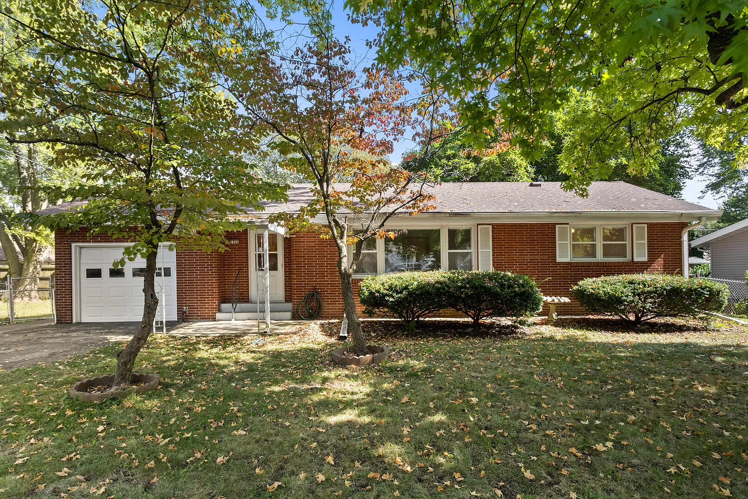 1906 McDonald Dr photo 1