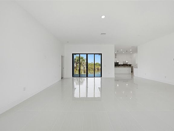 5th image of 15096 LAKELAND CIRCLE