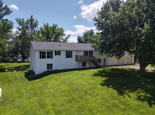 15711 154th St NE, New London, MN 56273