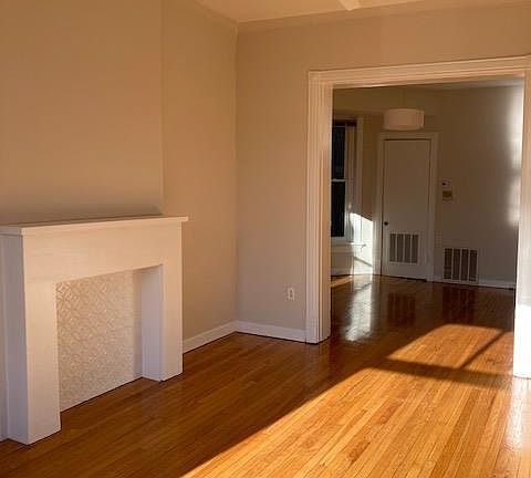 4th image of 1110 N Hoyne Ave APT 2