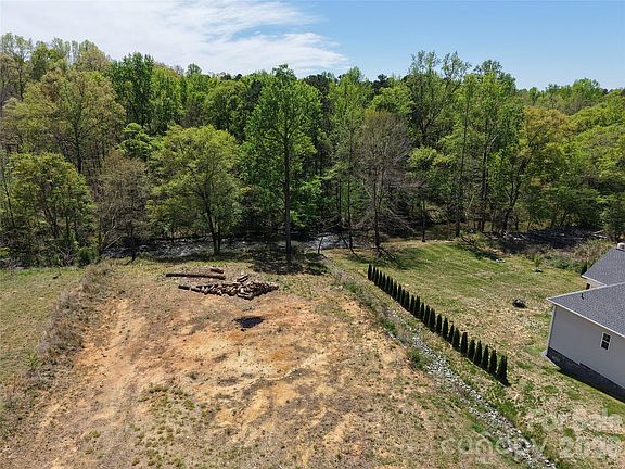 4th image of 16 Creston Cir #16