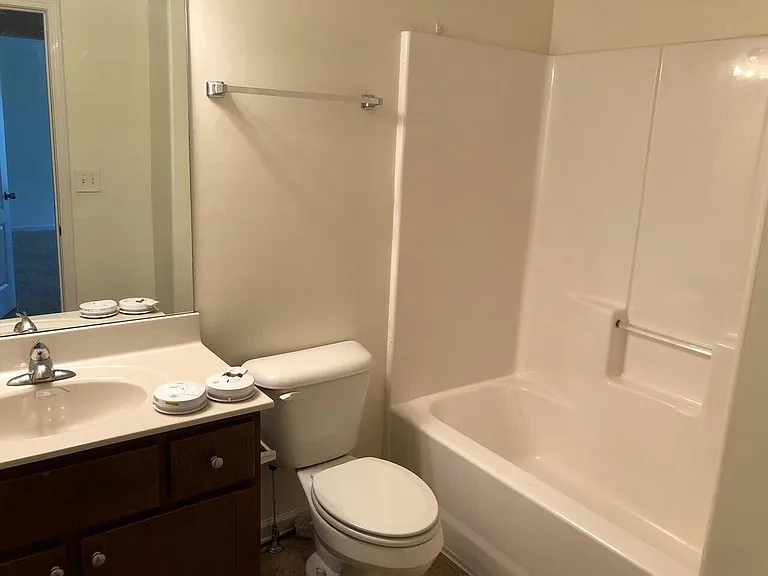 337 Oxford Cir — Photo 5