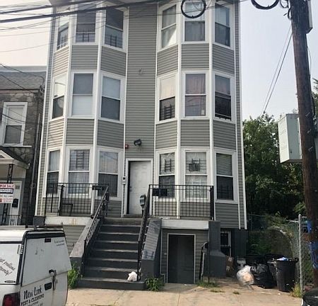 2nd image of 625 Bramhall Ave #7