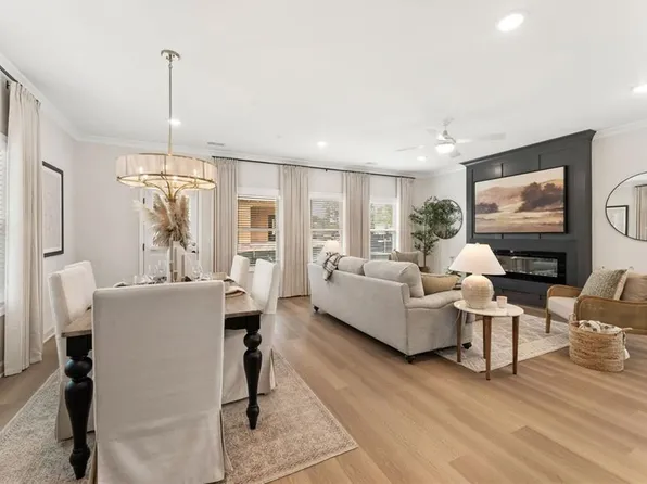 224 Dahlia Dr, Woodstock, GA 30188