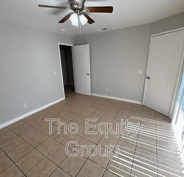 1323 S Court St — Photo 16