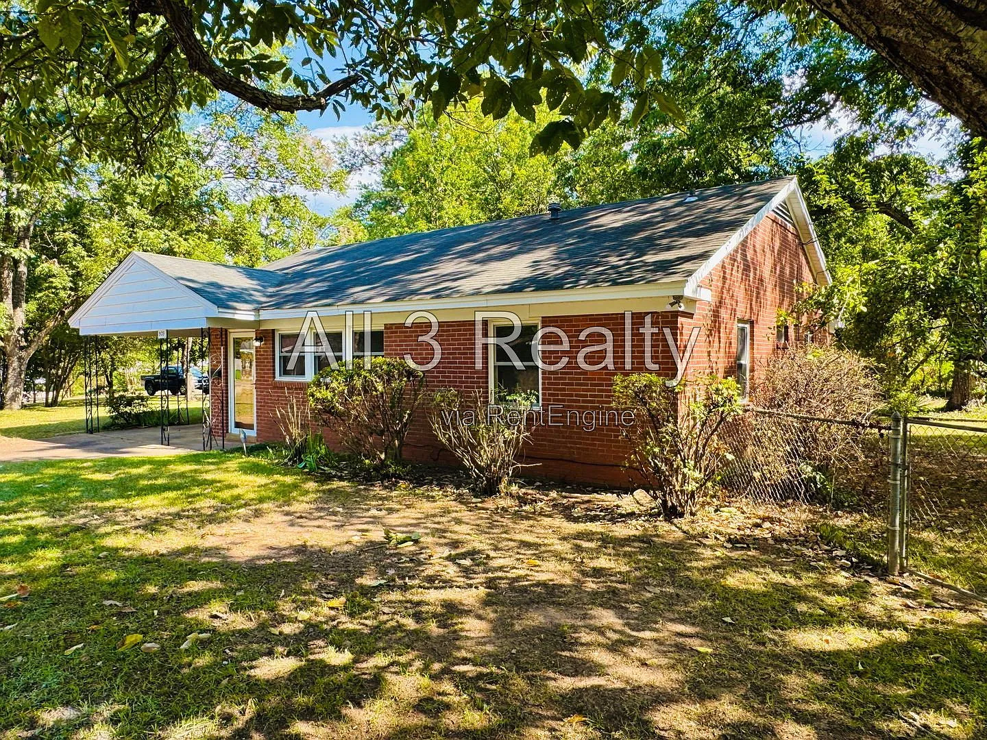 3 bed, 1.0 bath, 1222 sqft, $1,095 — Photo 2