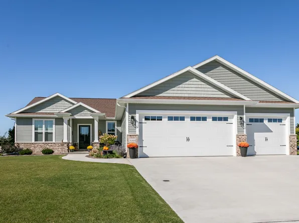 N1855 Schroeder Farm Dr, Greenville, WI 54942