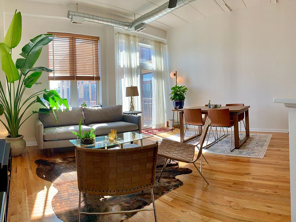 Living Room / Dining