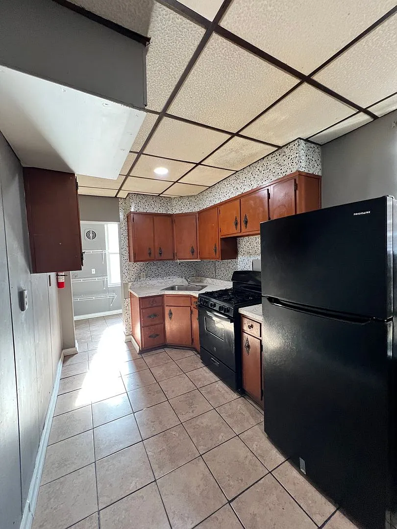 3 Bedroom 1 Bath Home Available For Rent — Photo 2